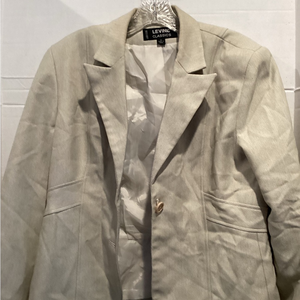 Levine Classics Women's Cream Blazer